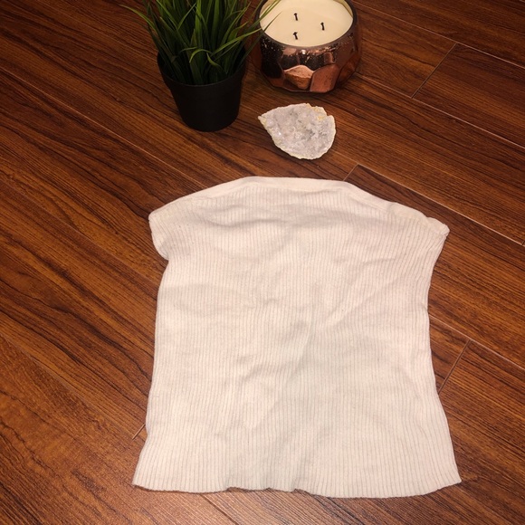 ✨2/$20✨ AEO STRAPLESS OFF WHITE RIBBED CROP TOP ✨ - Picture 2 of 3